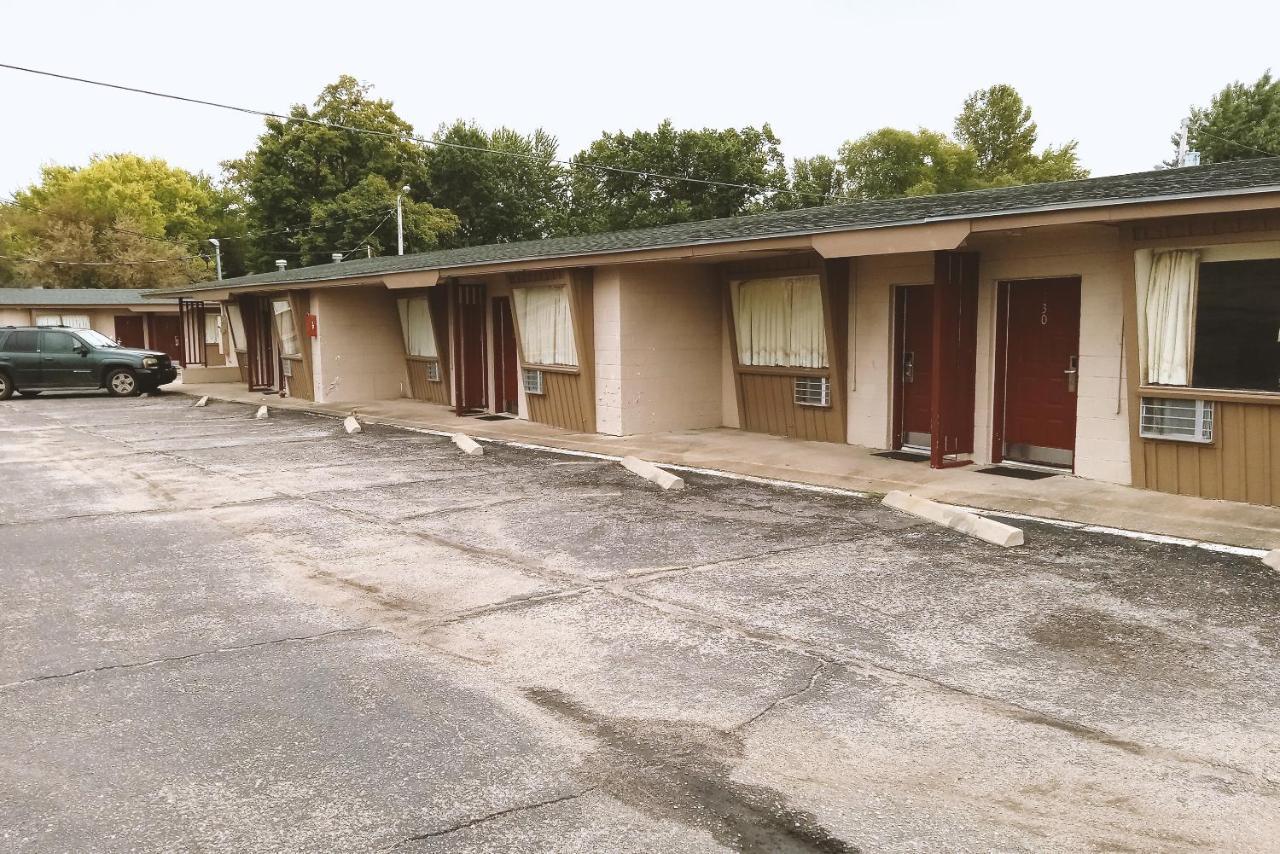 Blue Way Inn & Suites Winfield エクステリア 写真